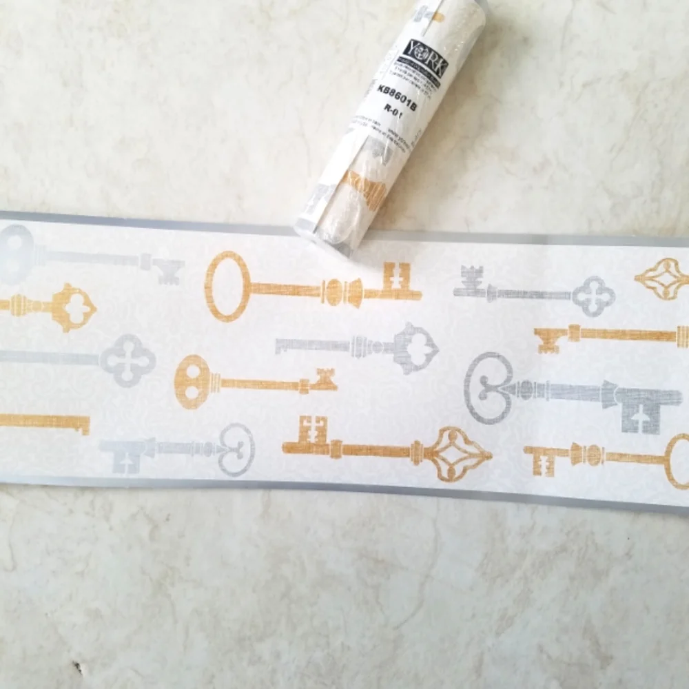 Wallpaper Border - Gold and Silver Keys
